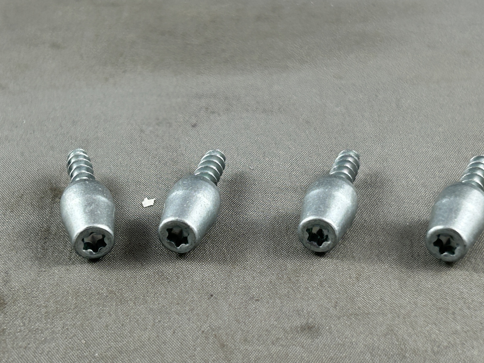 MIELE DISHWASHER CYLINDER HEAD SCREW 4 X 27.3 SPARE PART NO 6721520