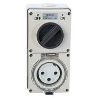 250V INDUSTRIAL SWITCHED OUTLET 32A 